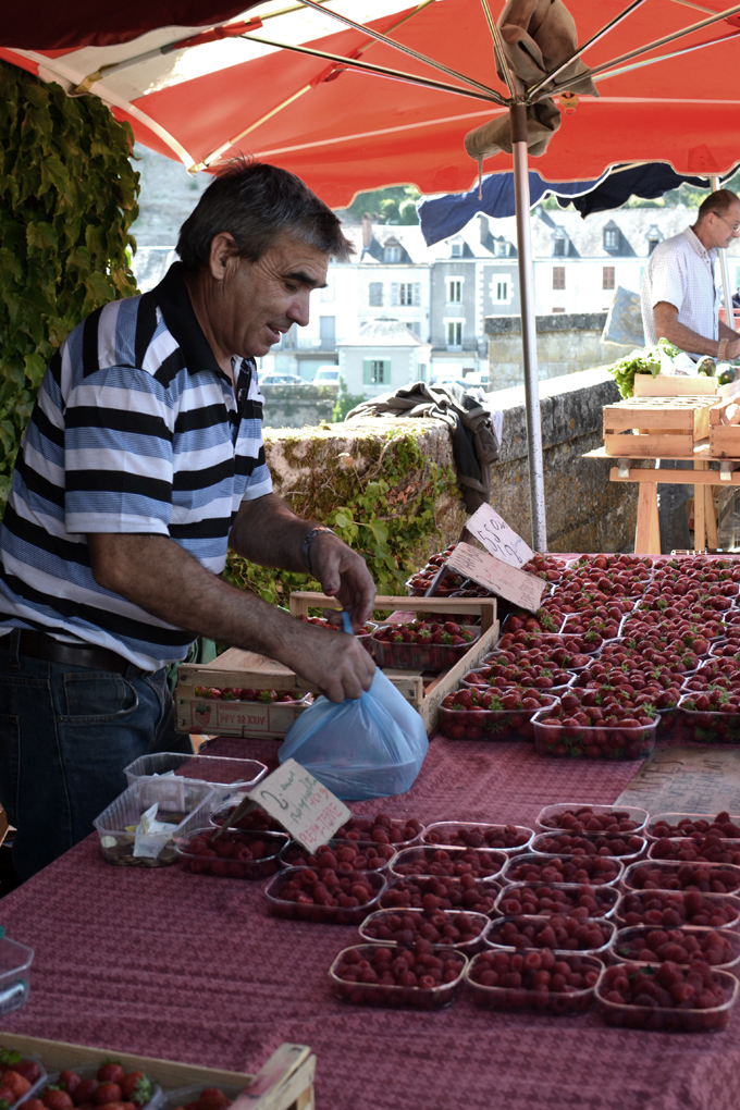 Raspberries being bought
