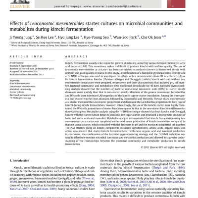 Effects of Leuconostoc mesenteroides starter cultures on microbial communities and metabolites during kimchi fermentation